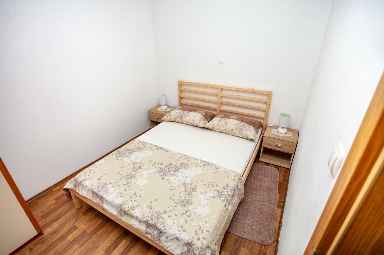 Ap Punta Next To Sandy Beach, Apartment With Garden Omiš Eksteriør billede