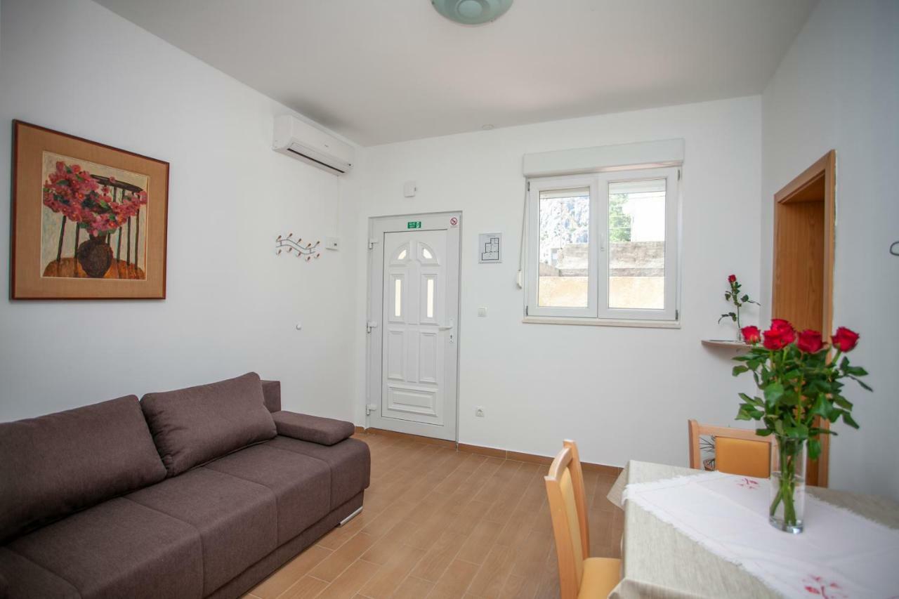 Ap Punta Next To Sandy Beach, Apartment With Garden Omiš Eksteriør billede