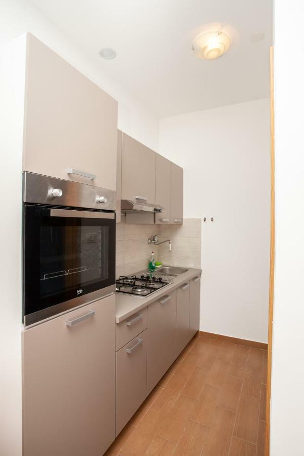 Ap Punta Next To Sandy Beach, Apartment With Garden Omiš Eksteriør billede