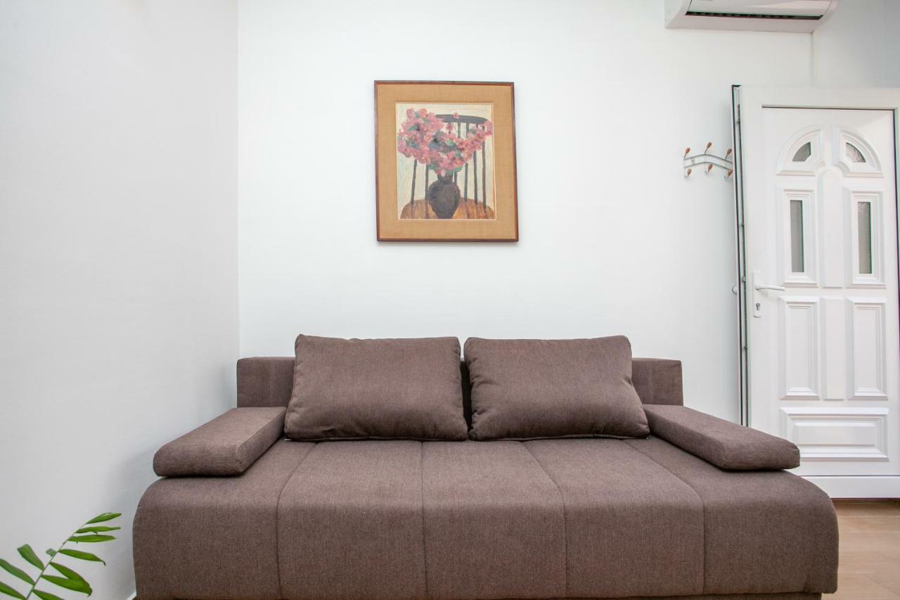 Ap Punta Next To Sandy Beach, Apartment With Garden Omiš Eksteriør billede
