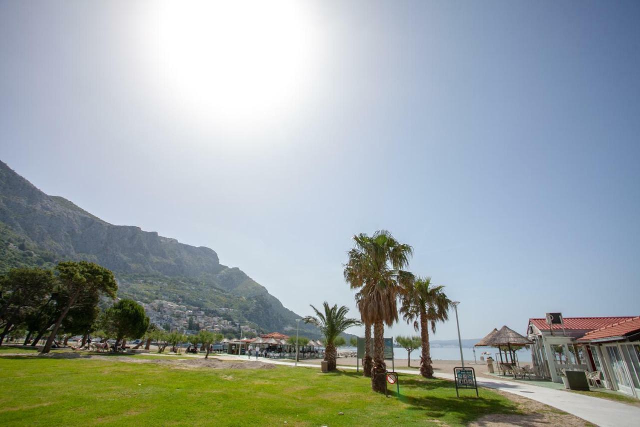 Ap Punta Next To Sandy Beach, Apartment With Garden Omiš Eksteriør billede