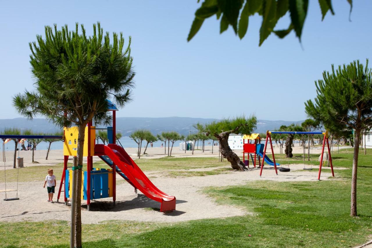 Ap Punta Next To Sandy Beach, Apartment With Garden Omiš Eksteriør billede